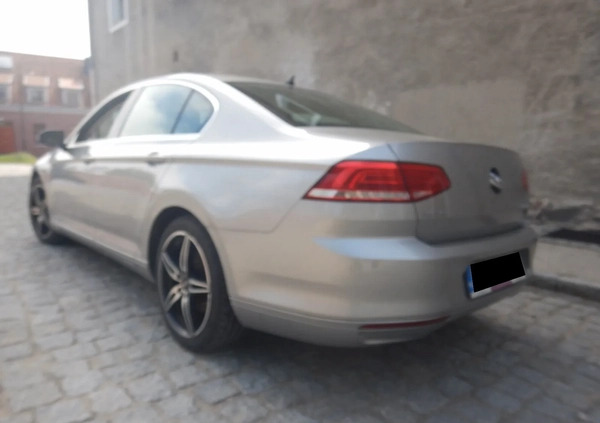 Volkswagen Passat cena 56900 przebieg: 181914, rok produkcji 2015 z Pasłęk małe 137